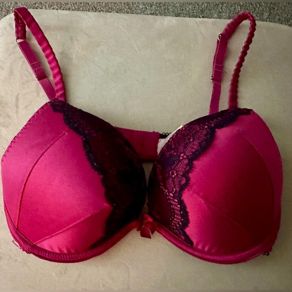New look Beautiful satin Magenta/ Navy lace Bra.